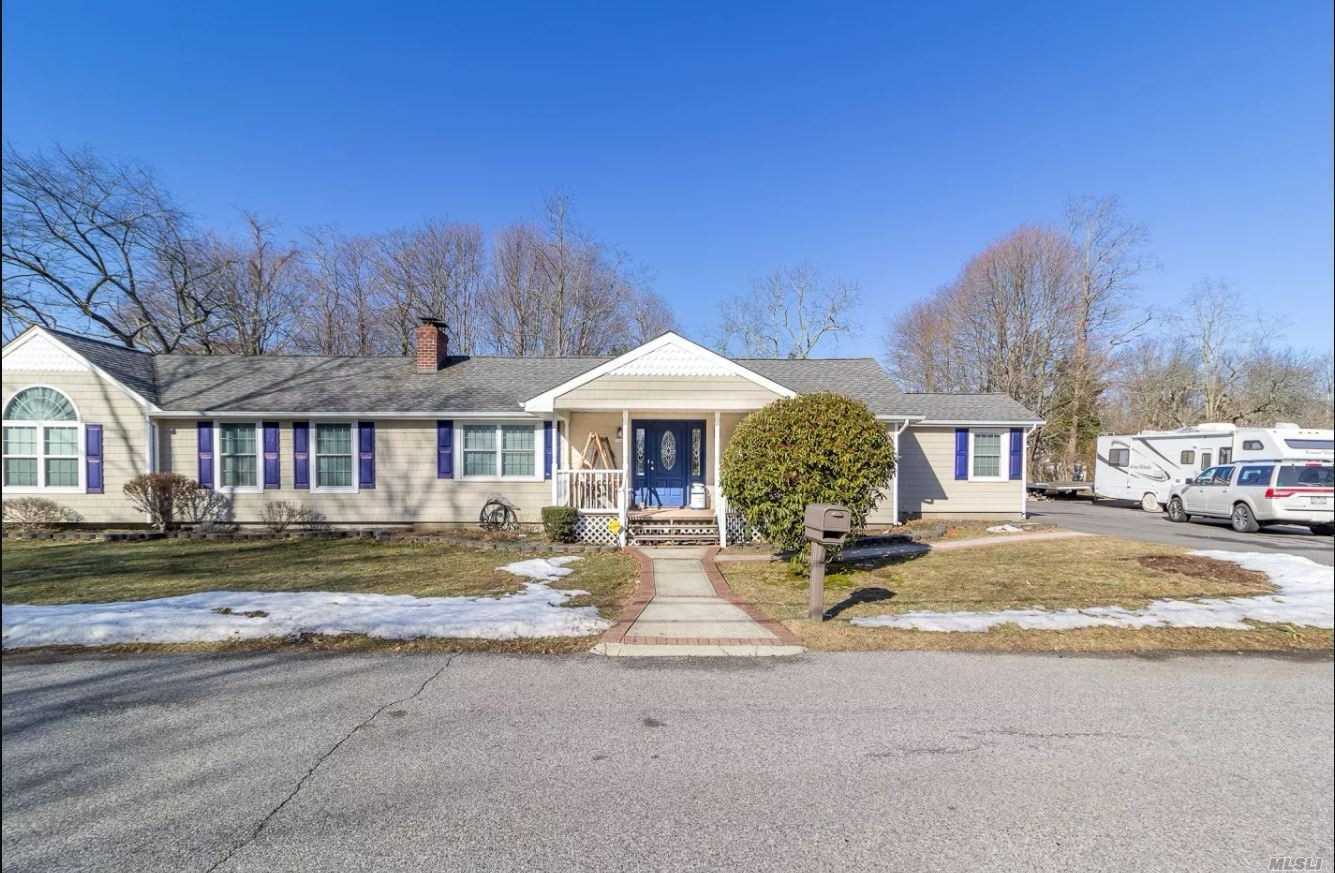 Property Photo:  17 Cedar Road  NY 11951 