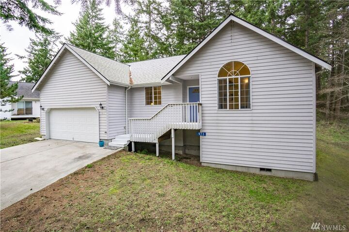 Property Photo:  973 NE Pennington Lp  WA 98239 
