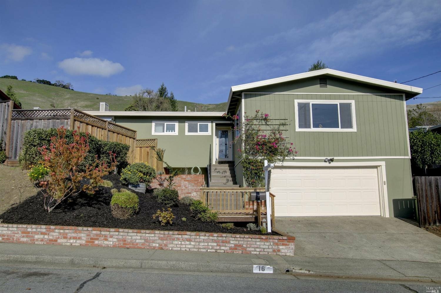 Property Photo:  16 Tralee Way  CA 94903 