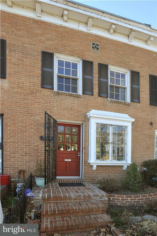 Property Photo:  539 4th Street SE  DC 20003 