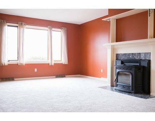 Property Photo: 8 Castle Hill Rd B MA 01001