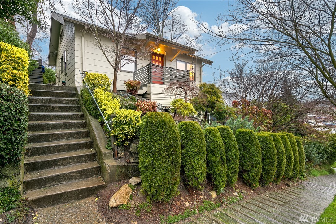 Property Photo: 352 NE 53rd Street WA 98105