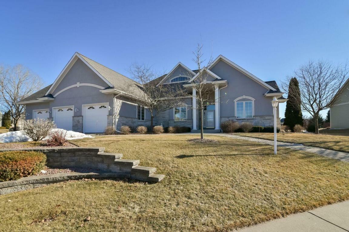 Property Photo:  W53n1090 Hawthorne Ln  WI 53012 