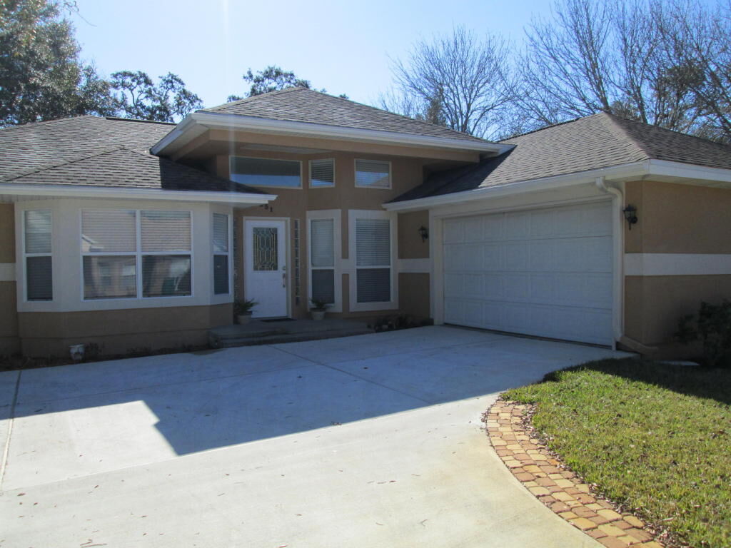 Property Photo: 851 Mande Court FL 32579