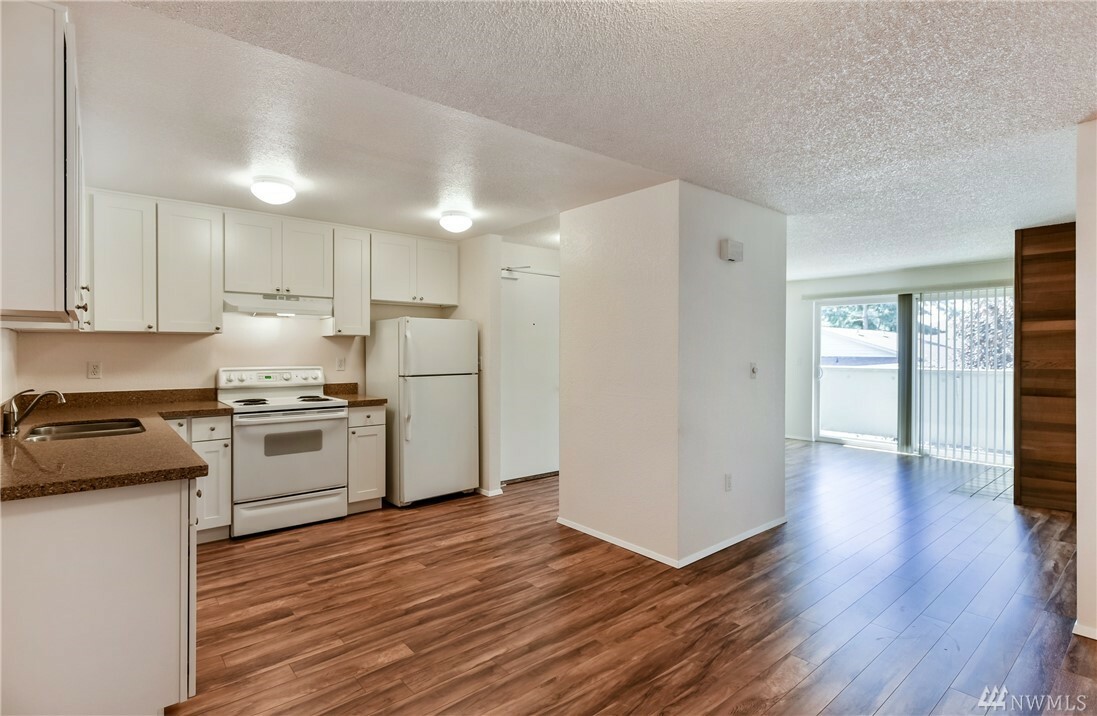 Property Photo:  1150 Sunset Blvd NE 325  WA 98056 