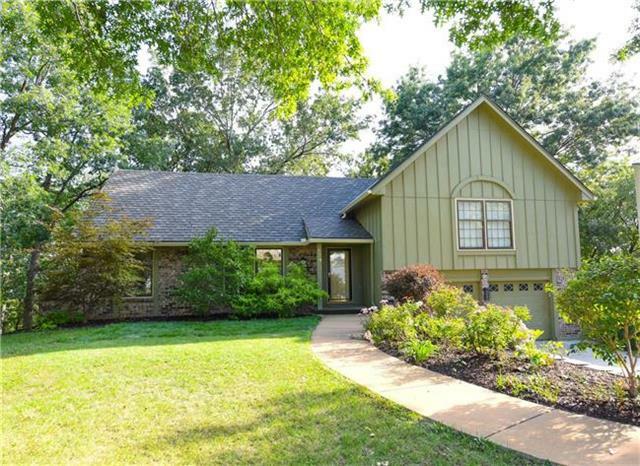 Property Photo:  229 NW Hickory Street  MO 64064 