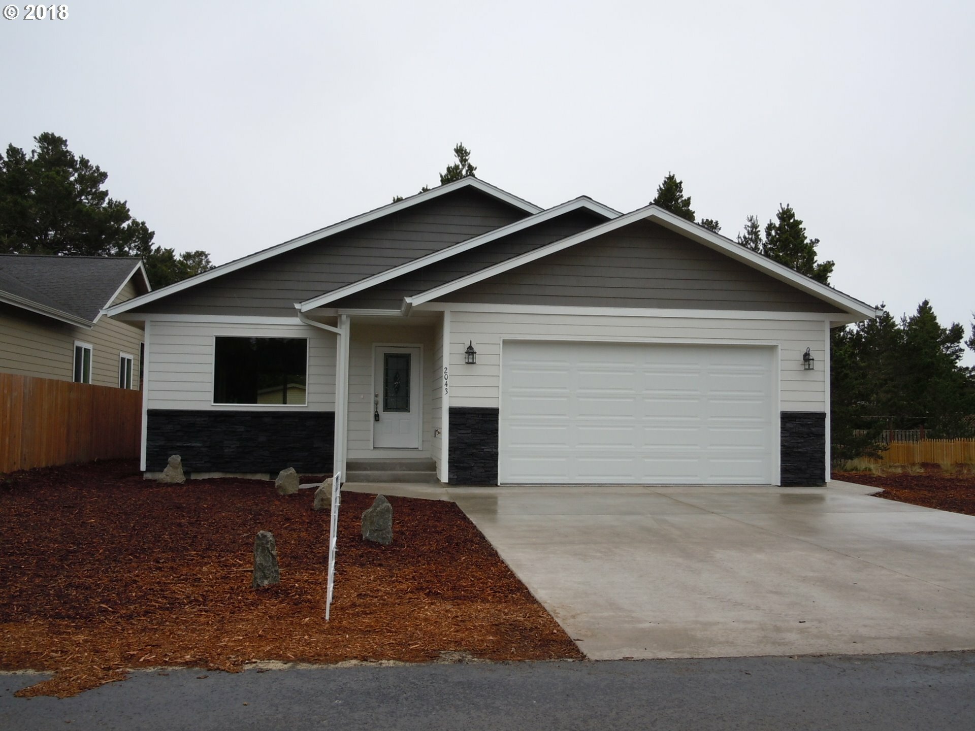 Property Photo: 2043 Royal St. Georges Dr OR 97439