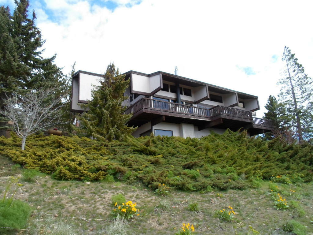 Property Photo:  310 Viewmont Dr  WA 98908 