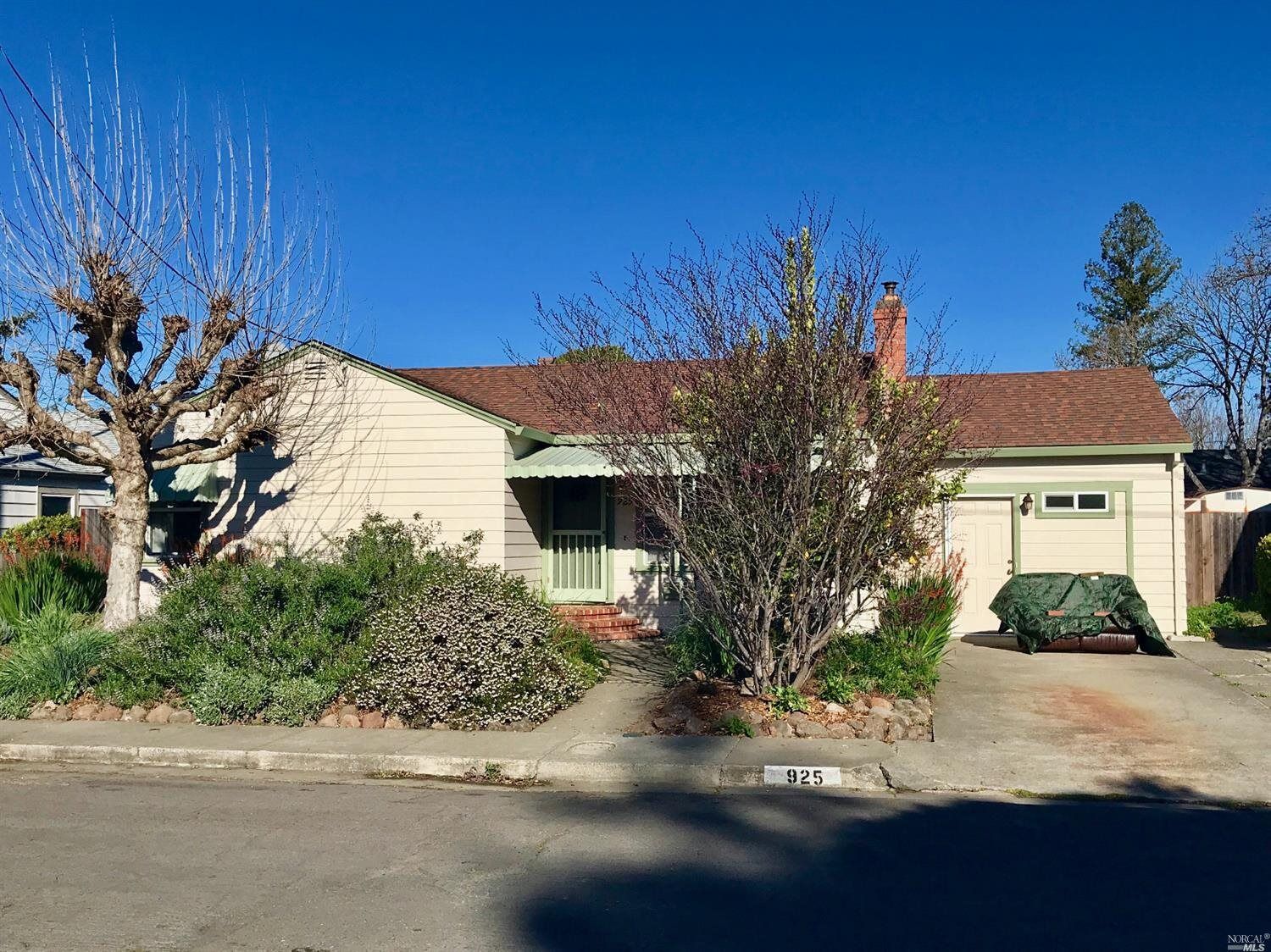 Property Photo: 925 Georgia Street CA 95404