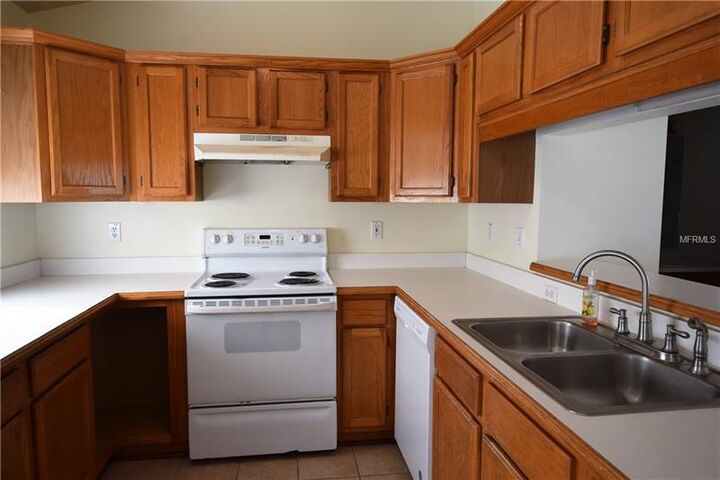 Property Photo:  318 E Sunset Street  FL 34736 