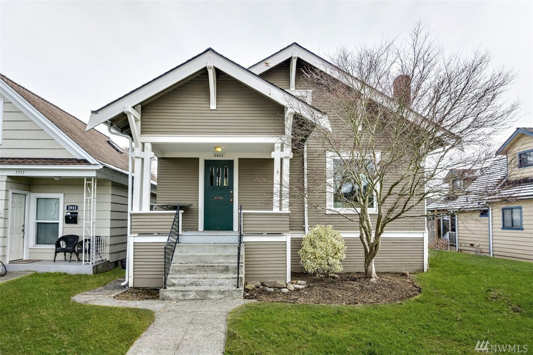 Property Photo:  1913 Rockefeller Ave  WA 98201 