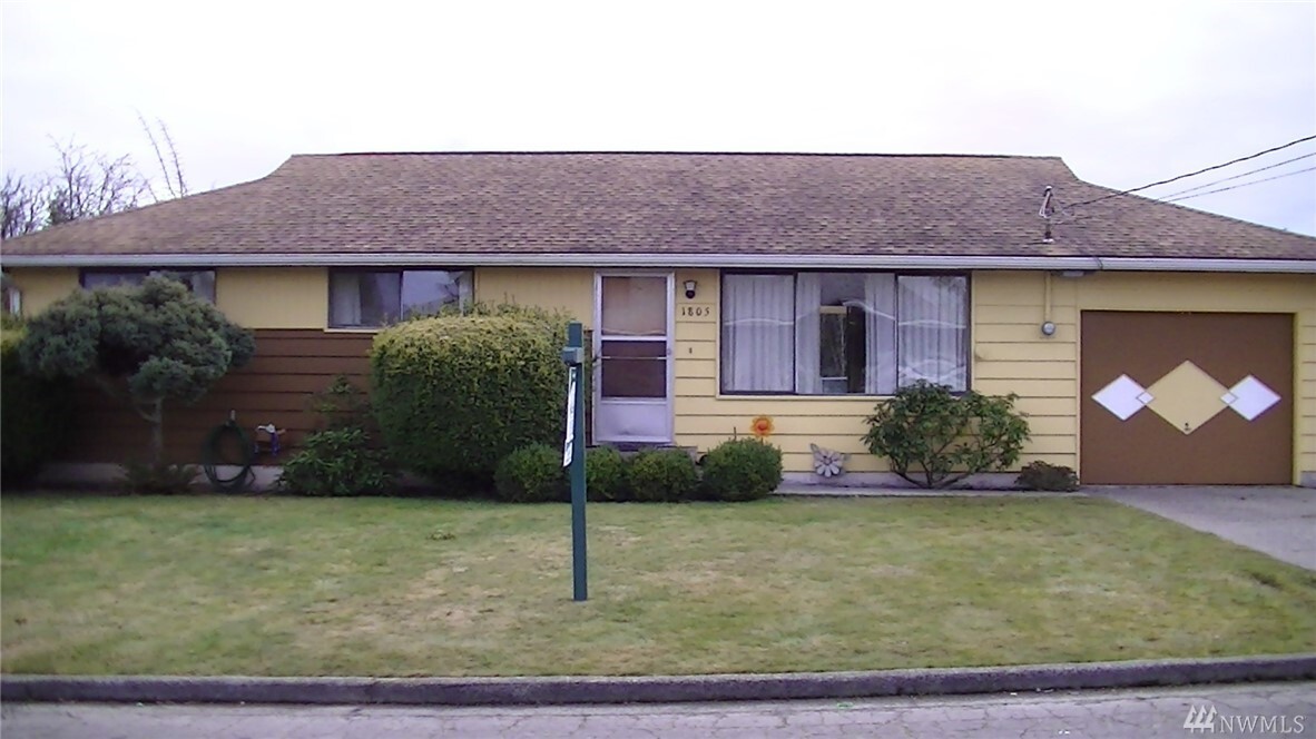 Property Photo:  1805 37th St  WA 98221 