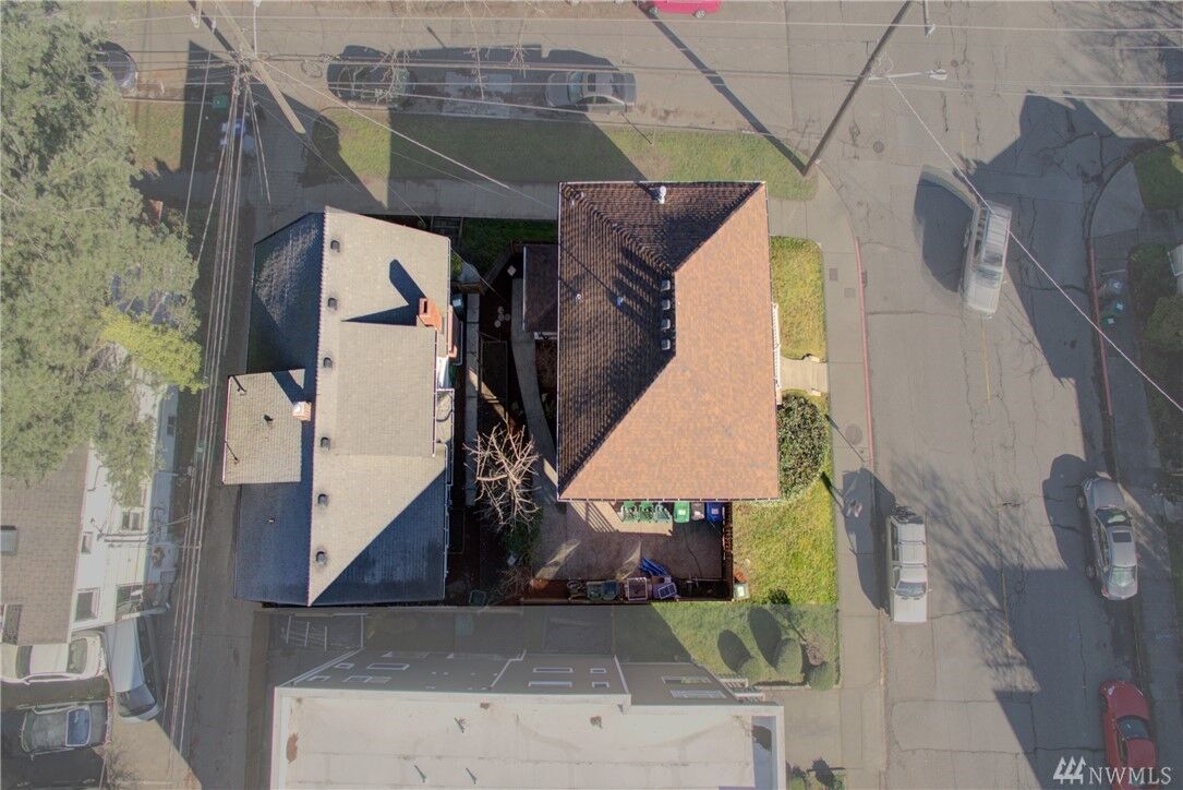 Property Photo:  5269 Brooklyn Ave NE  WA 98105 