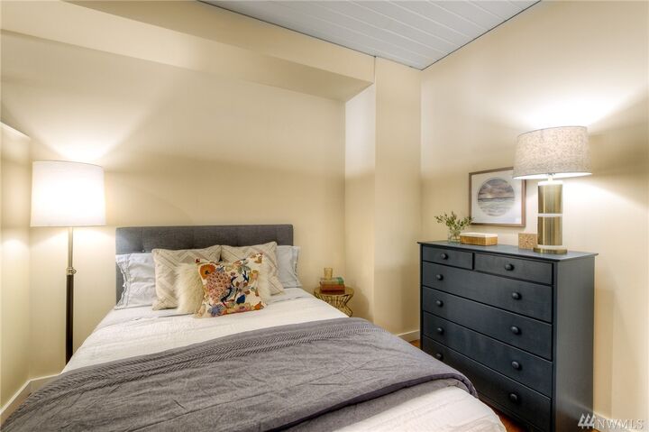 Property Photo:  401 9th Ave N 211  WA 98109 