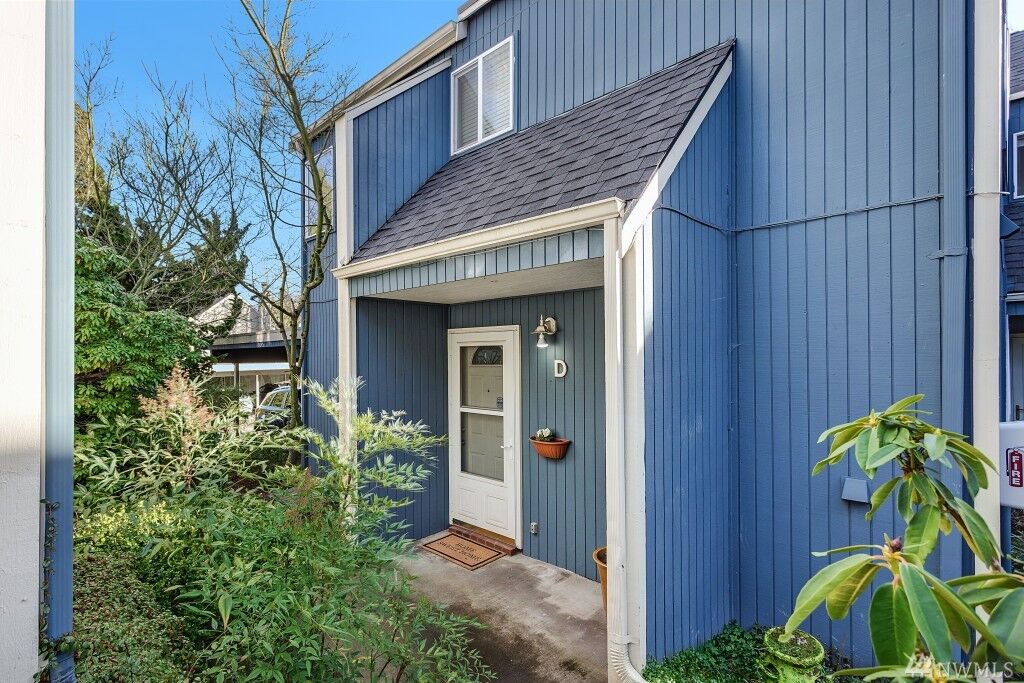 Property Photo: 8418 26th Ave SW D WA 98106
