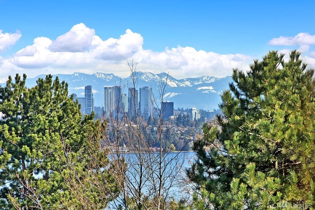 Property Photo: 1616 39th Ave WA 98122