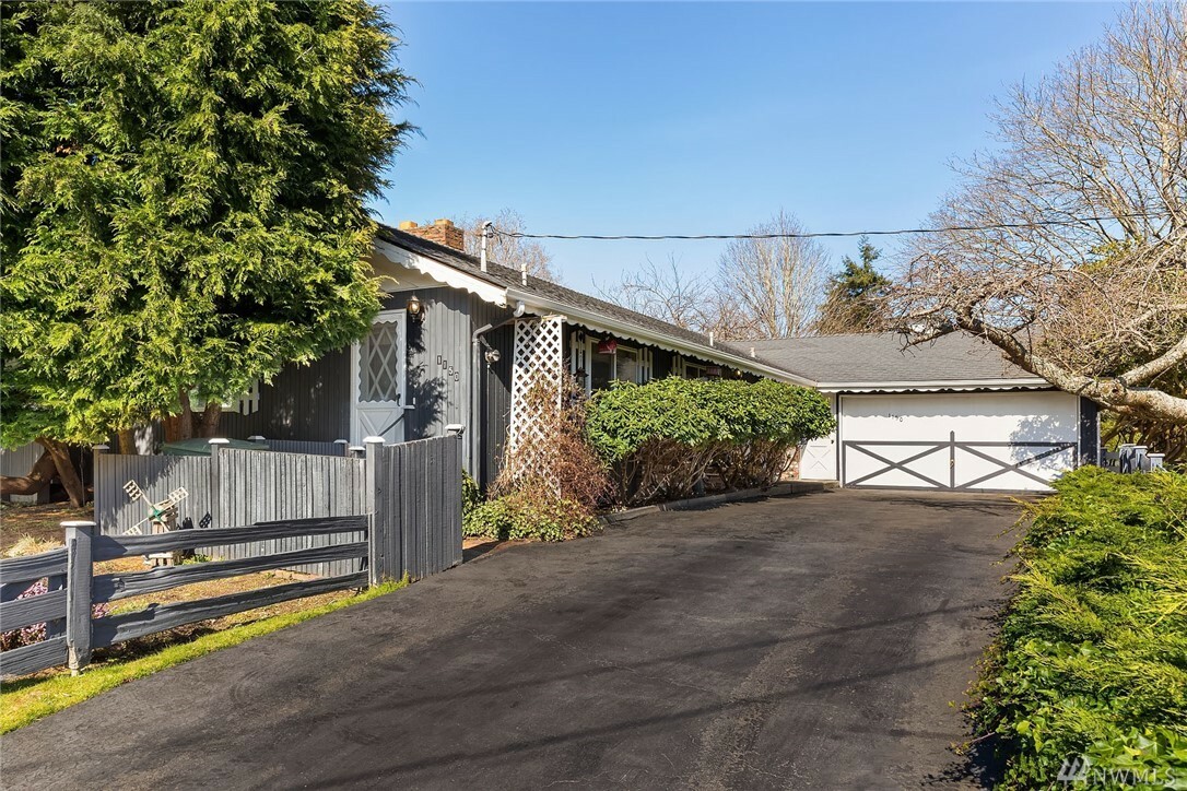 Property Photo:  1150 C Ave S  WA 98020 