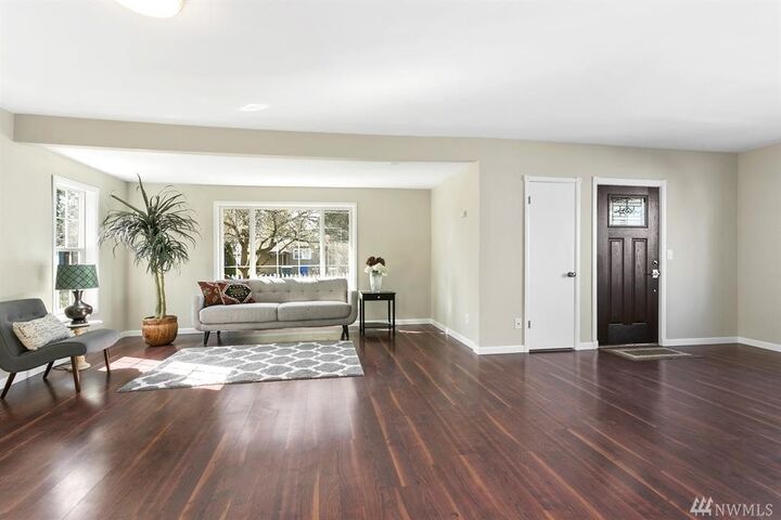 Property Photo:  811 Baird St  WA 98290 