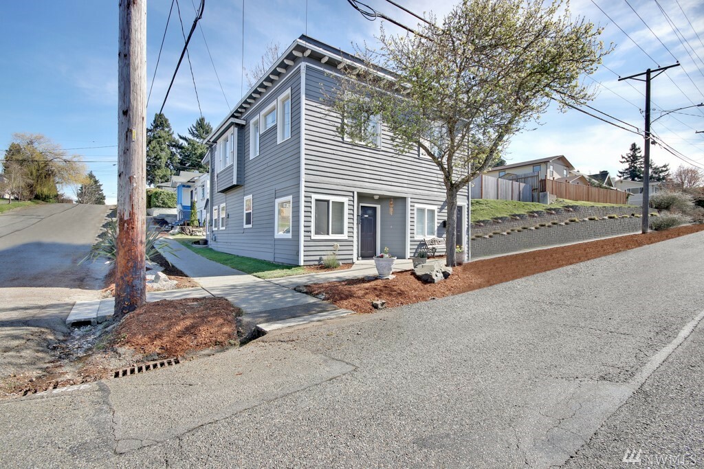 Property Photo:  4127 N Cheyenne St 1-2  WA 98407 