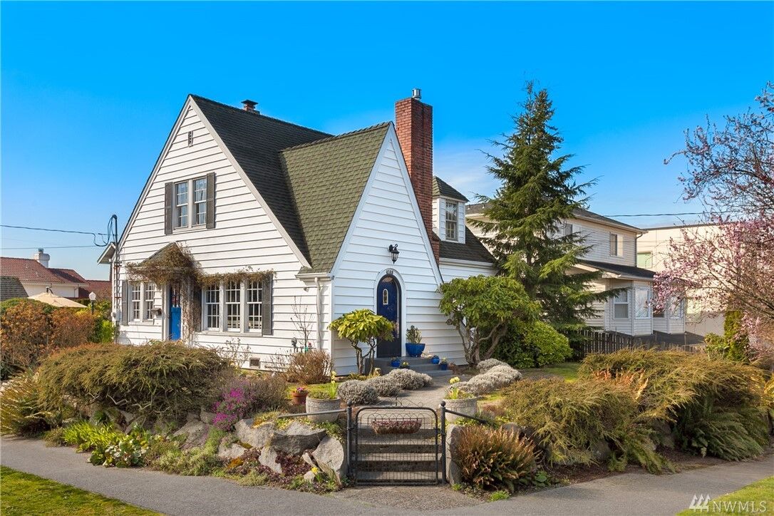 Property Photo:  4103 SW Rose St  WA 98136 