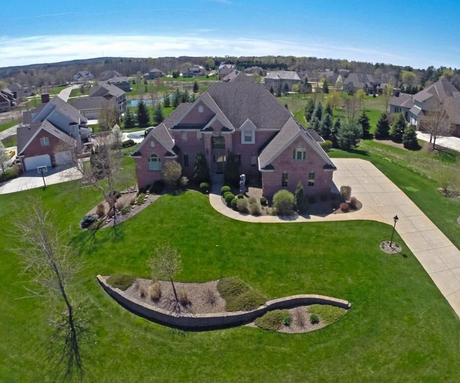 Property Photo:  2165 Carriage Hills Dr  WI 53018 
