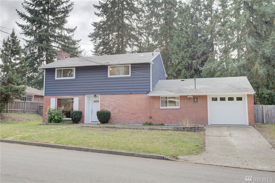 Property Photo:  15723 NE 1st Place  WA 98008 