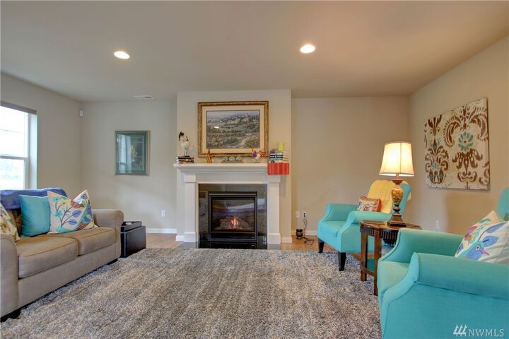 Property Photo:  928 Crested Butte Blvd  WA 98273 