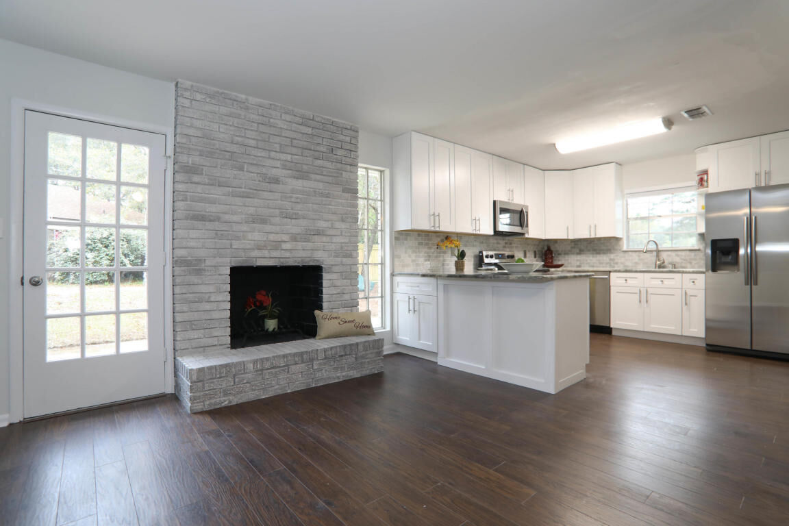 Property Photo:  2406 Parker Drive  FL 32578 