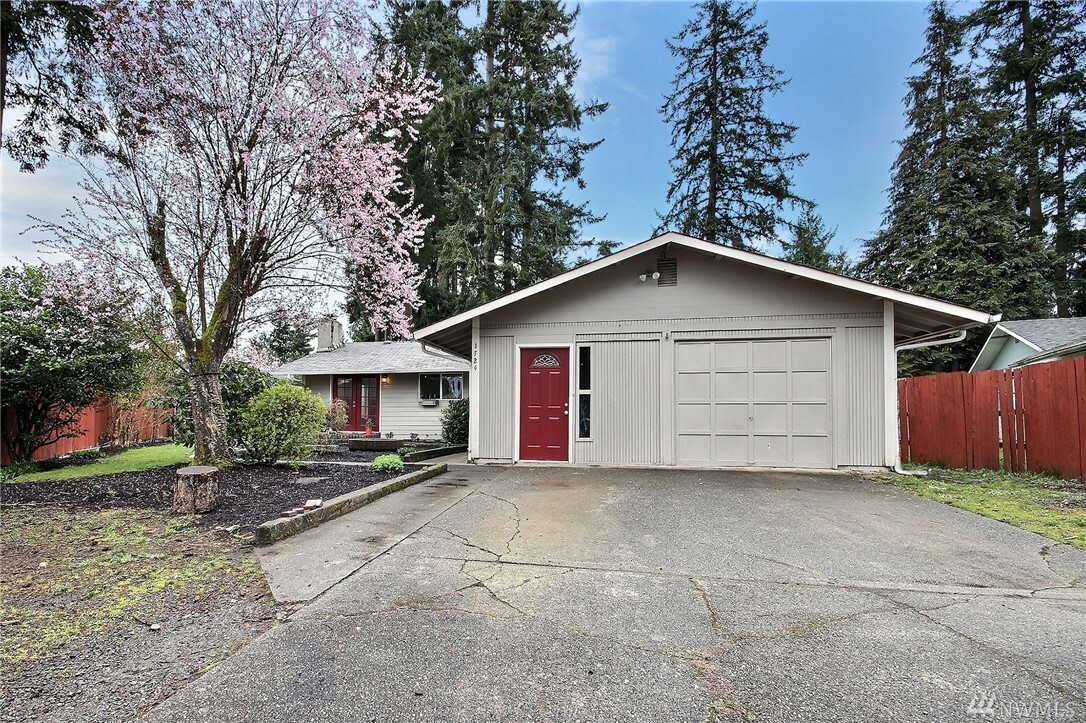 Property Photo:  1724 165th St Ct E  WA 98387 