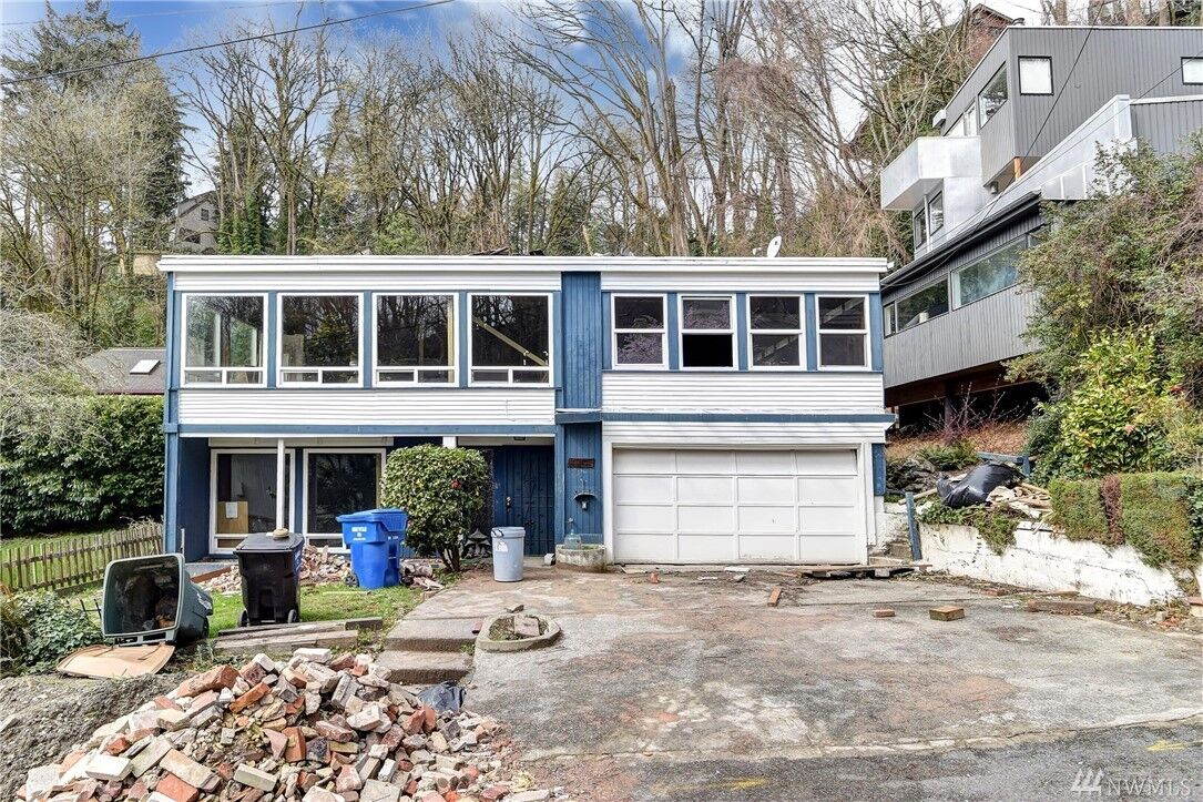 Property Photo:  311 35th Ave  WA 98122 