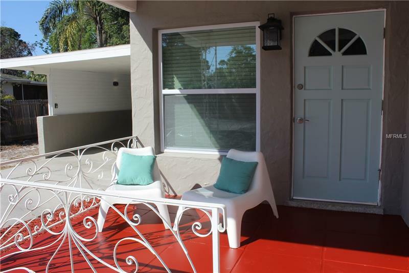 Property Photo: 739 Jasmine Way S FL 33705