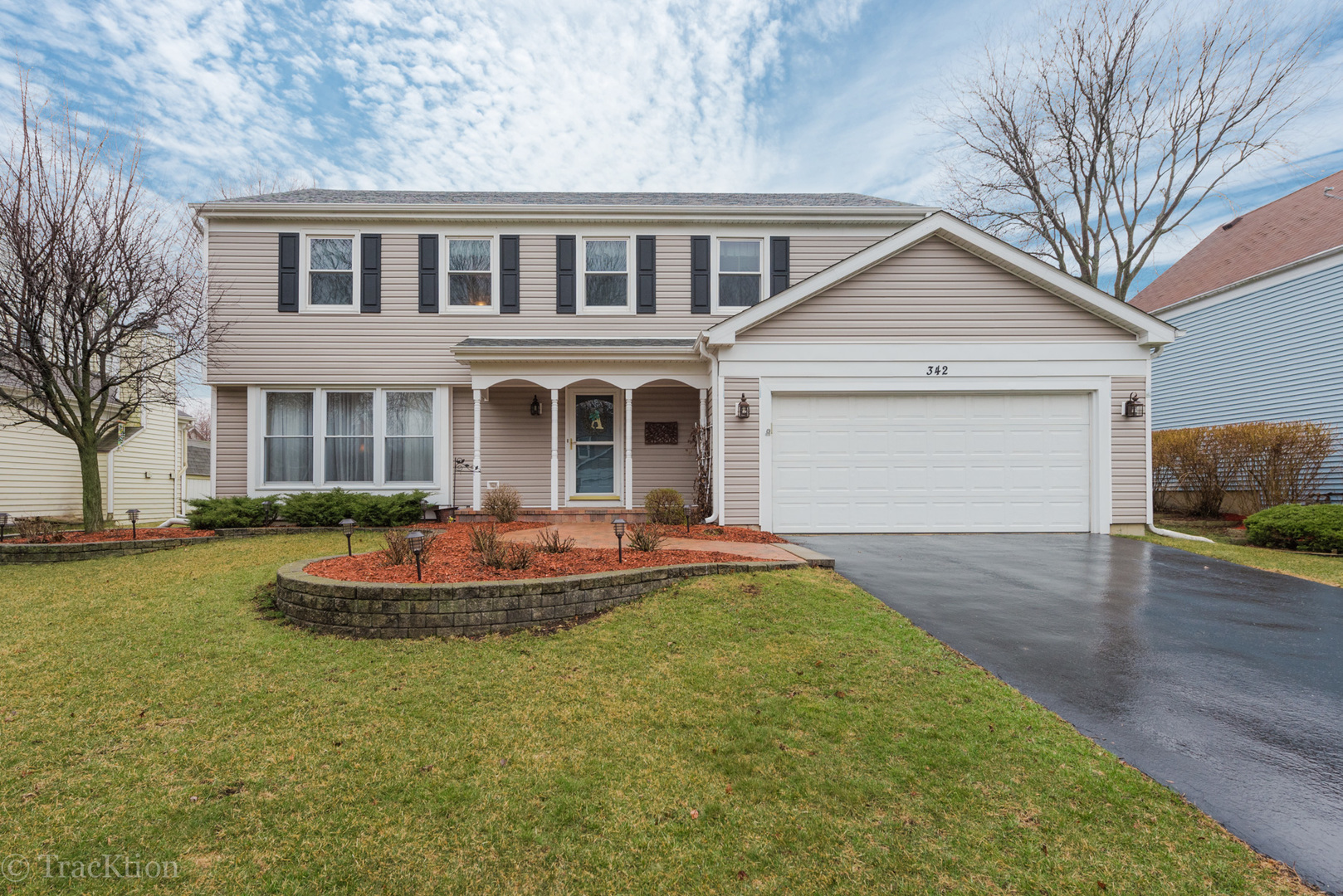 Property Photo: 342 Meadow Green Drive IL 60565