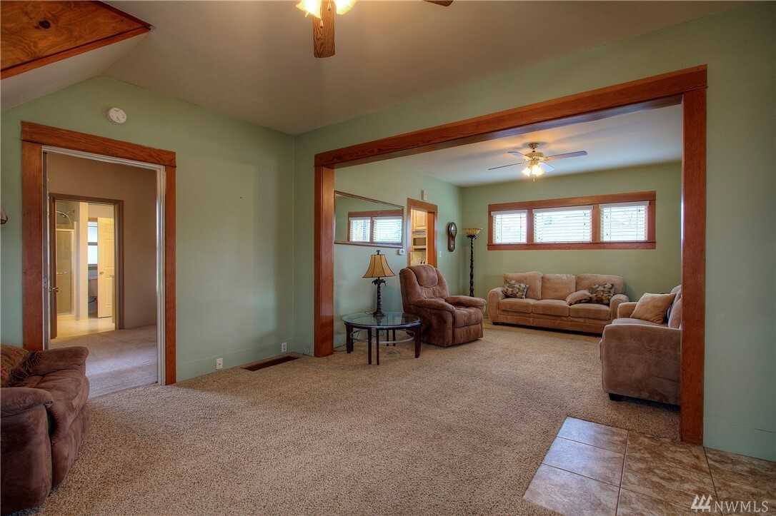 Property Photo: 608 SW 9th Ave WA 98371