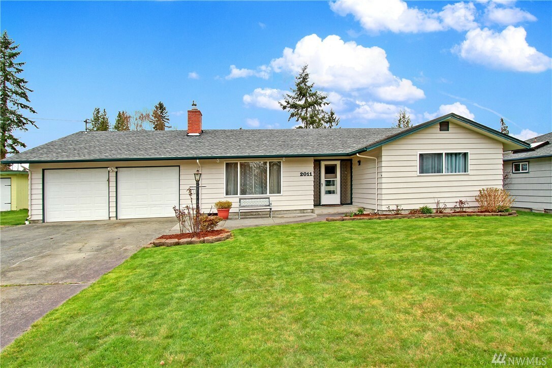 Property Photo:  2011 73rd St SE  WA 98203 