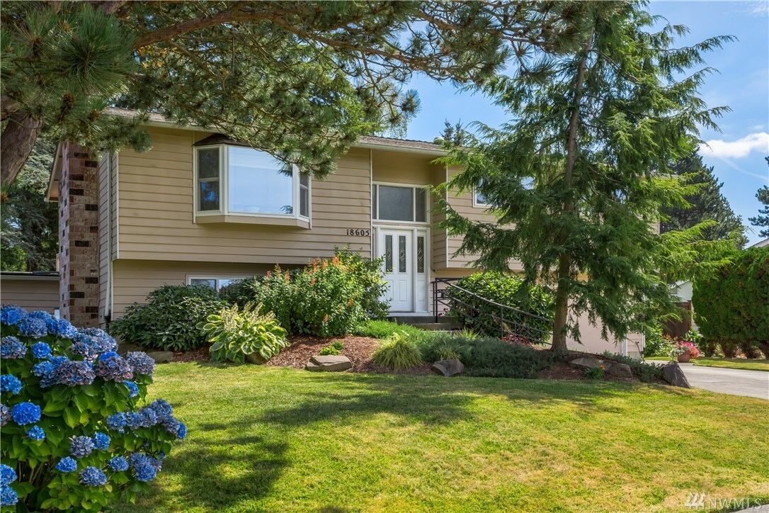 Property Photo:  18605 49th Place W  WA 98037 