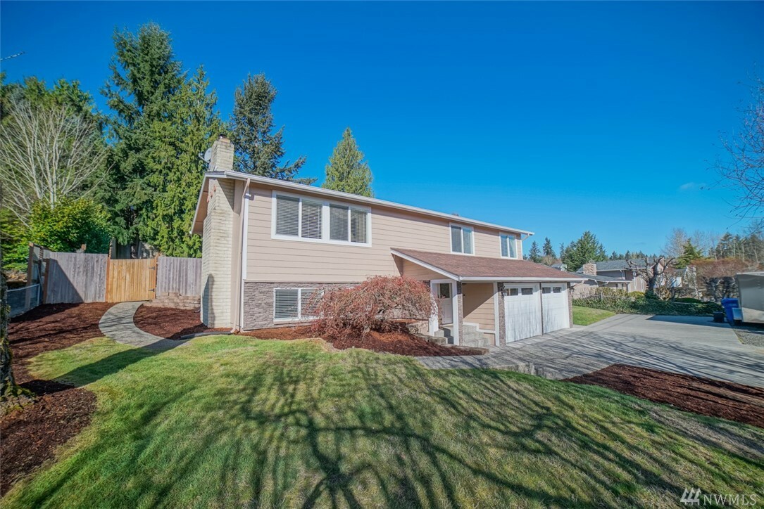 Property Photo: 6814 48th Ave E WA 98443