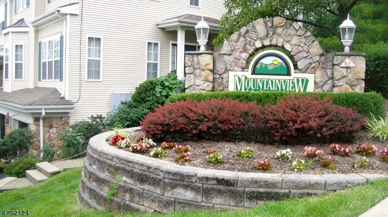 Property Photo: 1022 Robin Ct NJ 08812