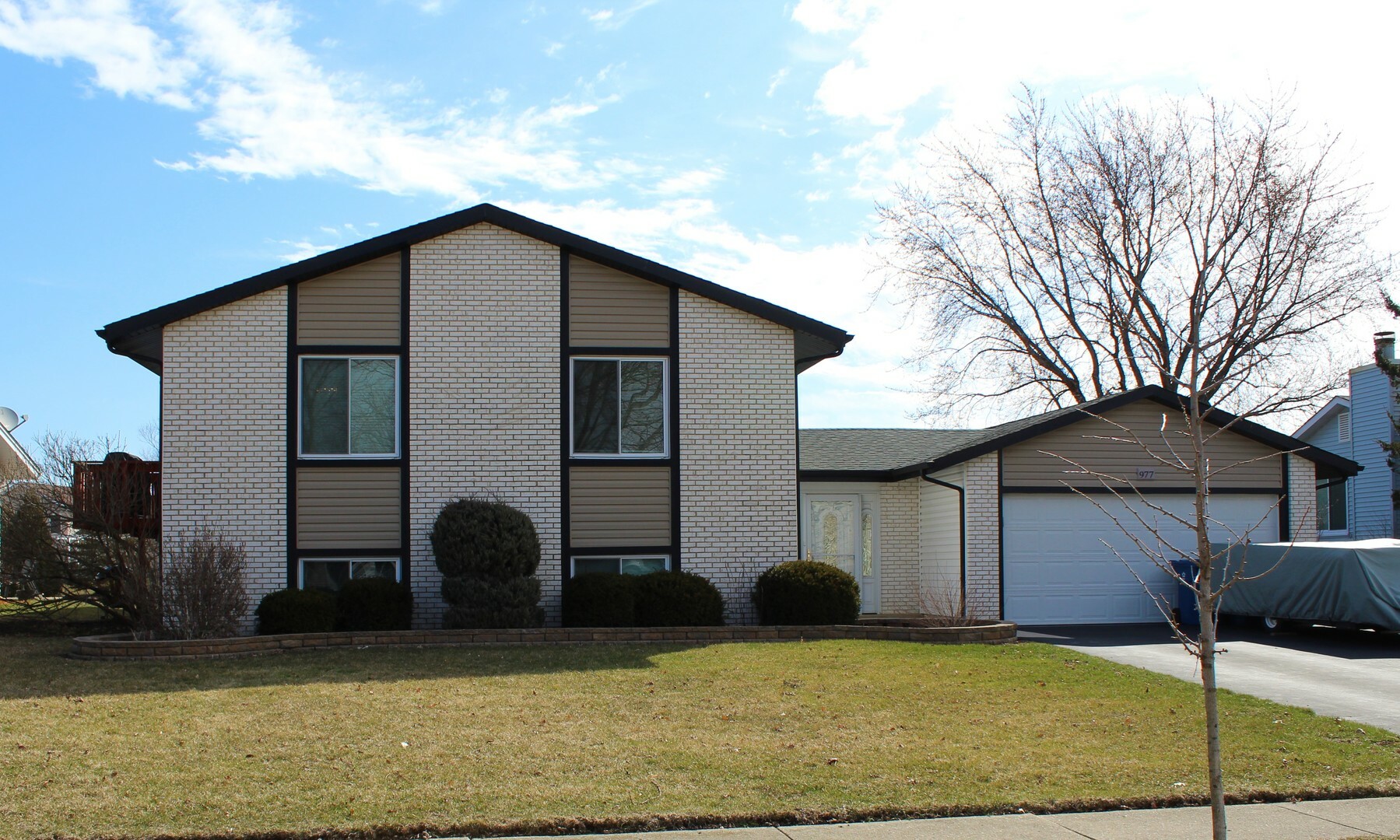 Property Photo: 977 Trailside Lane IL 60103