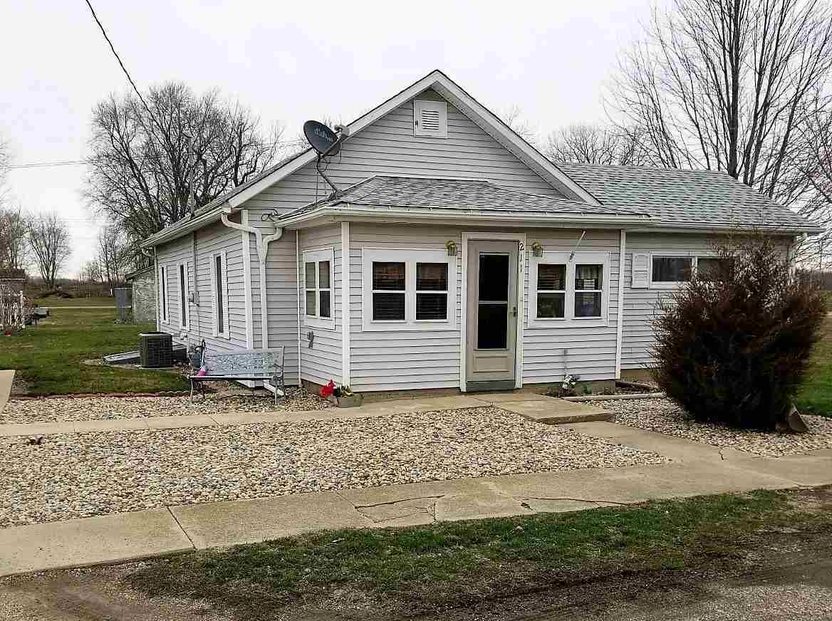 Property Photo:  211 Hill  IL 61553 