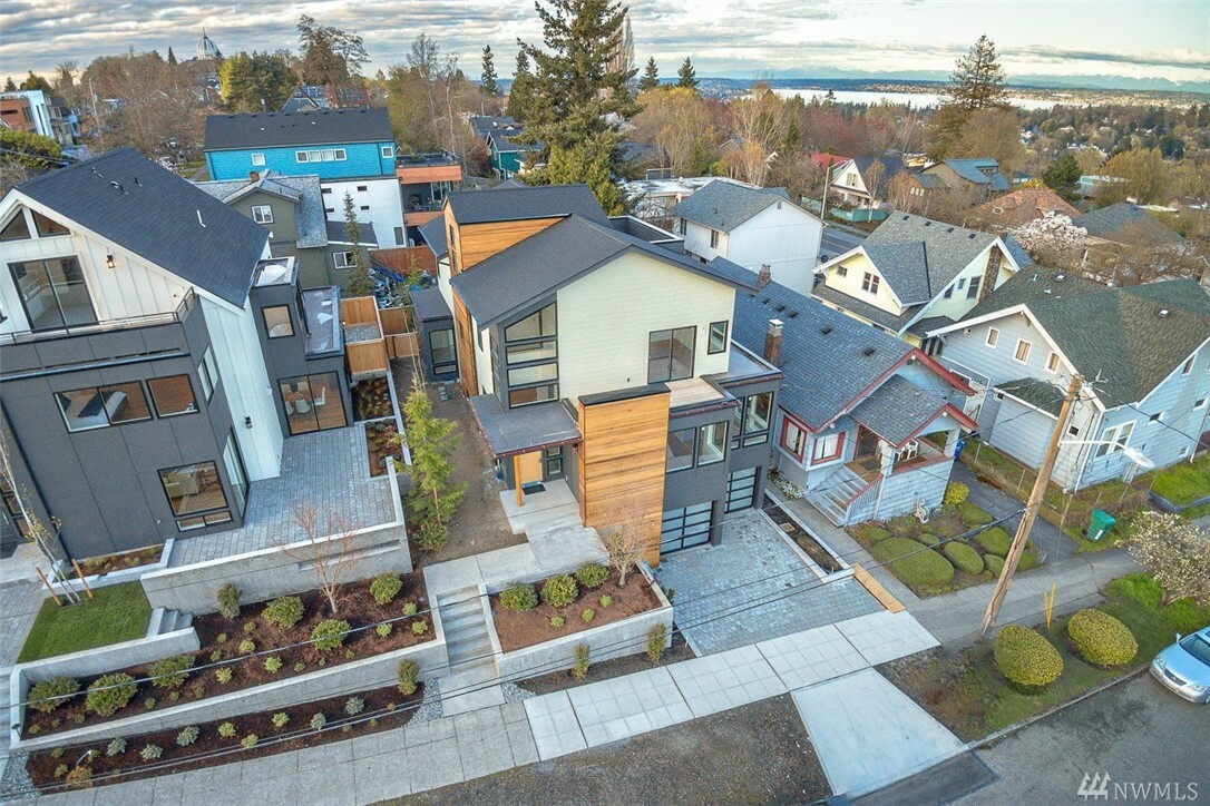 Property Photo: 2206 E Thomas St WA 98112