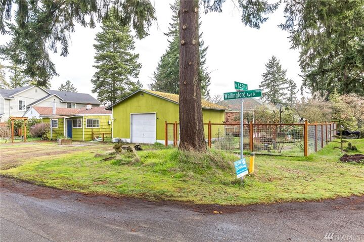 Property Photo: 1804 N 143rd St WA 98133