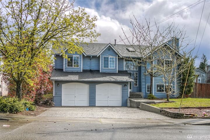 Property Photo:  16525 Spruce Way  WA 98037 