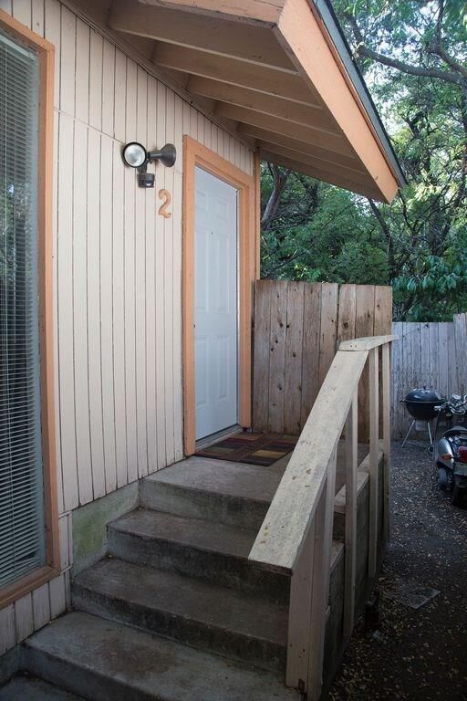 Property Photo:  1122 Hollow Creek Drive 2  TX 78704 