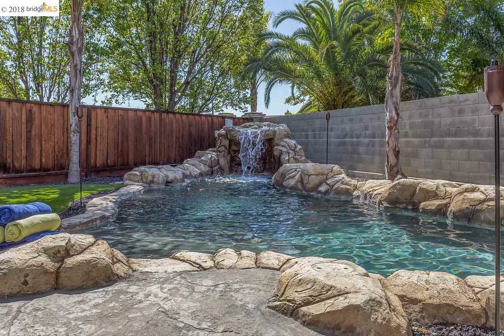 Property Photo: 1044 Dawn Ct CA 94513