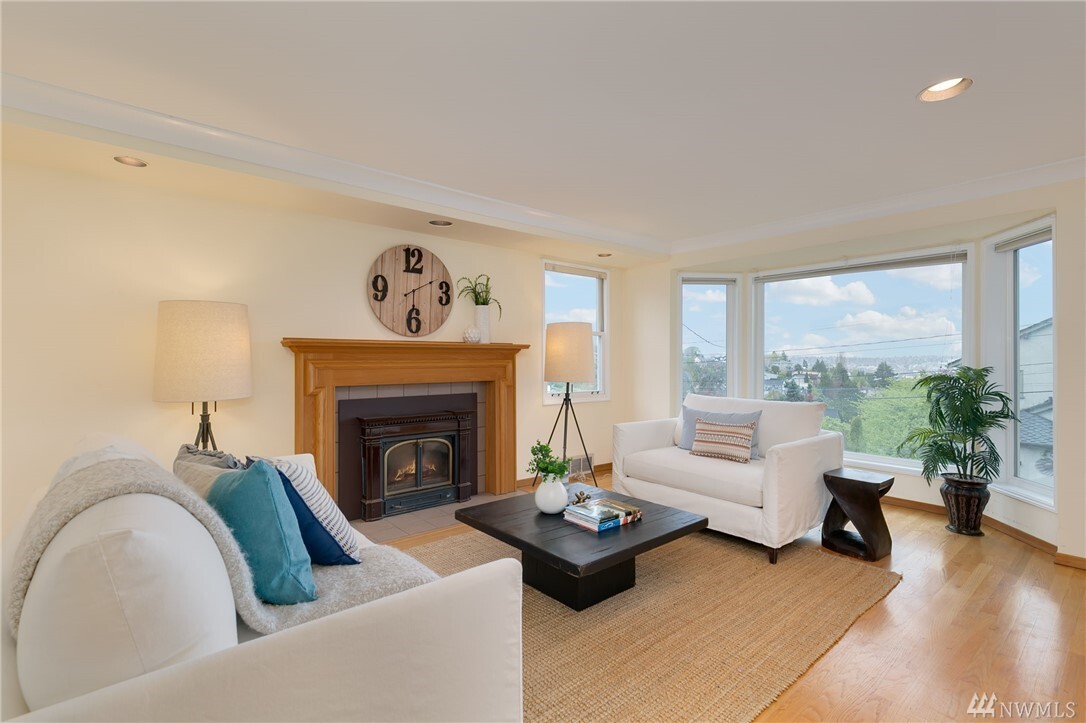 Property Photo:  731 W Florentia Place  WA 98119 