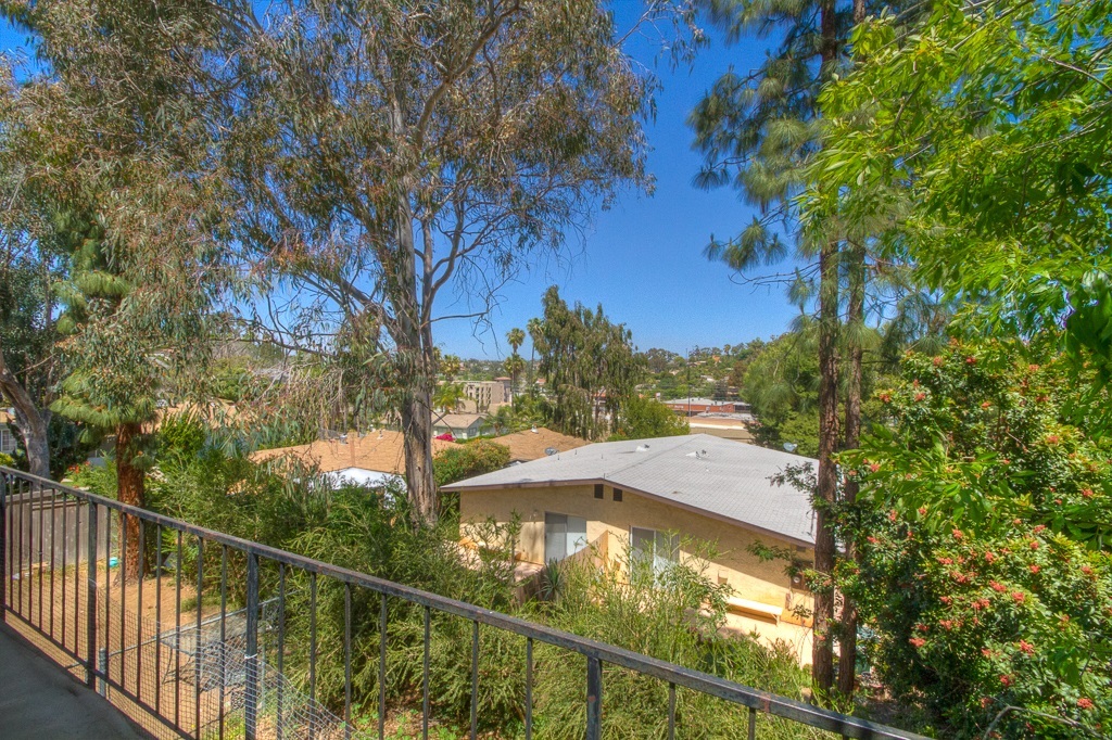 Property Photo: 350 Lado De Loma Dr. CA 92083