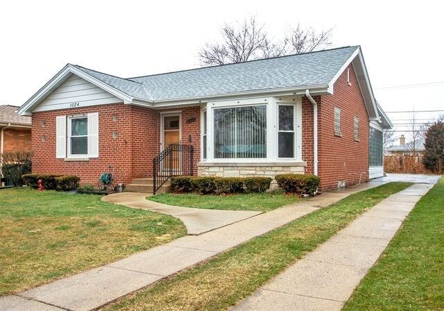 Property Photo:  1024 Kent Avenue  IL 60068