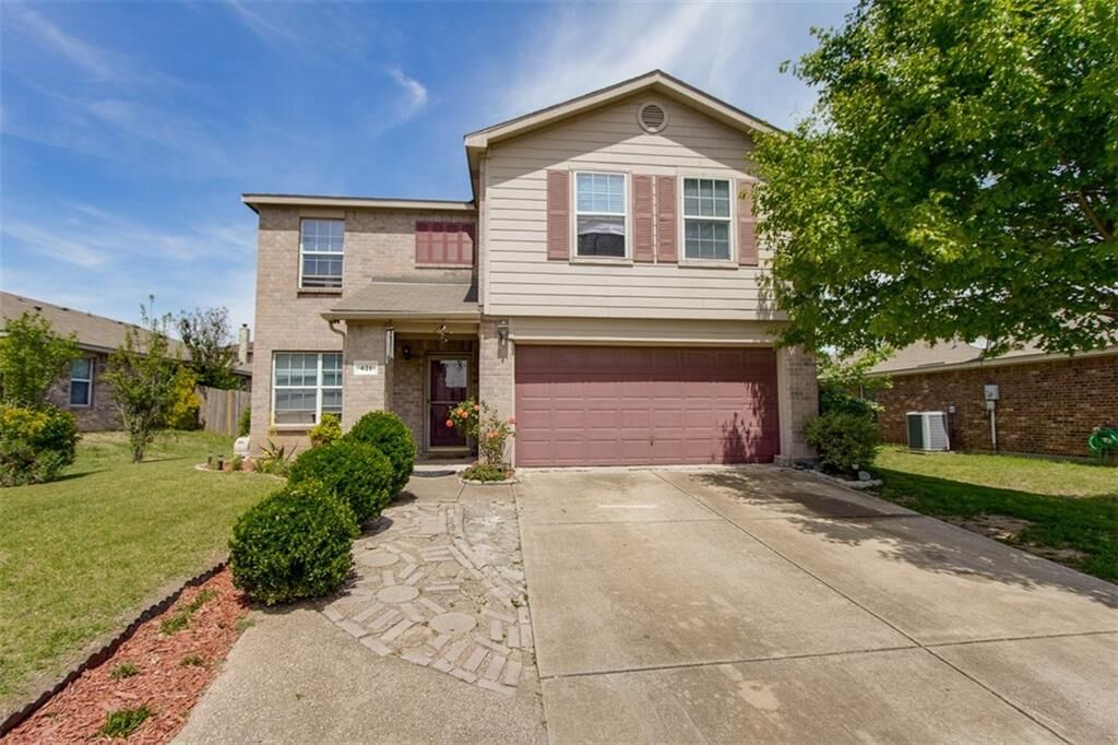 Property Photo: 421 Morningstar Drive TX 75141