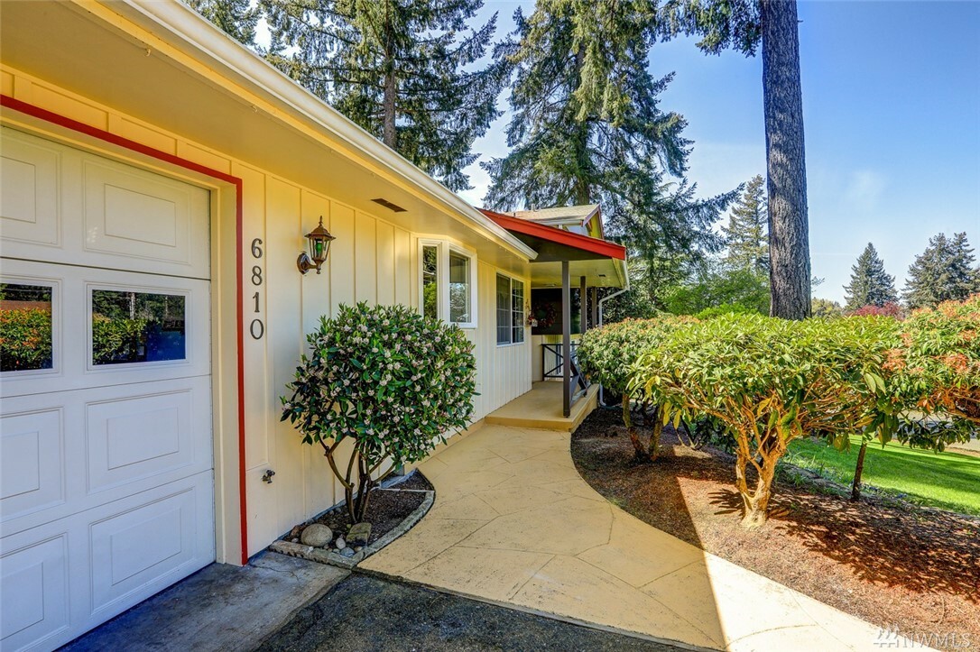 Property Photo:  6810 81st St SW  WA 98499 