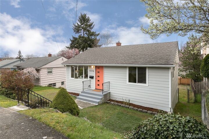 4216  27th Avenue W  Seattle WA 98199 photo